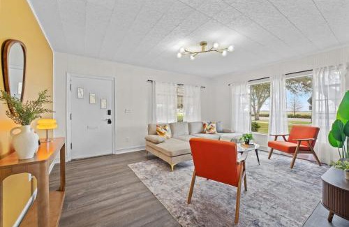 Historic Downtown Kissimmee House | SUPER BOHO - At Lake Toho Fishing VINTaGE VIBEs