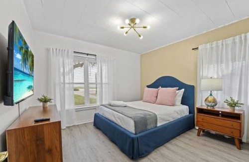 Historic Downtown Kissimmee House | SUPER BOHO - At Lake Toho Fishing VINTaGE VIBEs