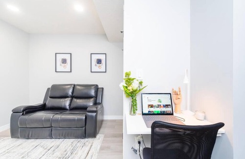 Calgary Apartment | Superb 2 bedroom 10 minutes to airport