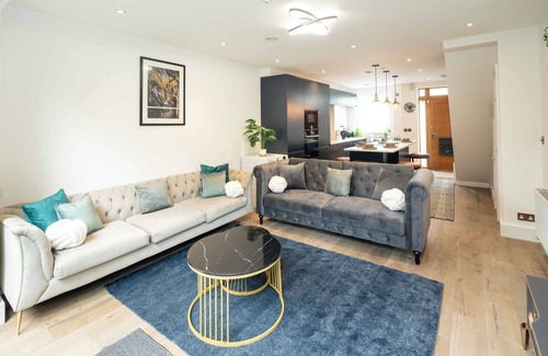 Peninsula House | Superb 3bedroom house in greenwich with parking