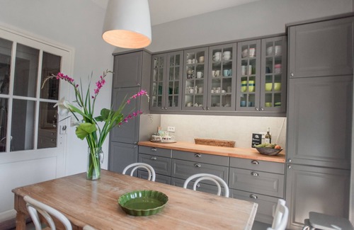 Bonnes House | Superb family home on the edge of a river