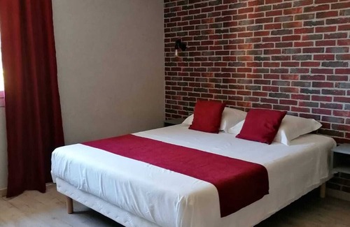 Lamastre Bed & Breakfast | Superb guest house with heated pool on the heights of Lamastre.