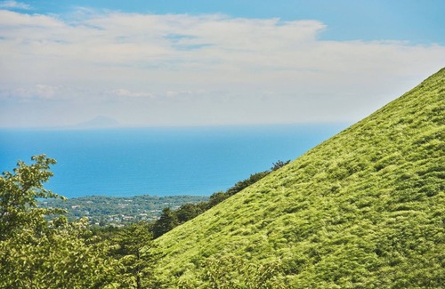 Futo House | Superb view Englishstyle lodge in front of Mt O/Ito Shizuoka