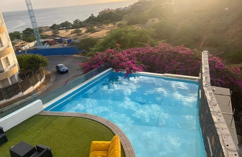Praia Villa | SUPERB, WELL-LOCATED VILLA IDEAL FOR A GROUP OR FAMILY TRIP