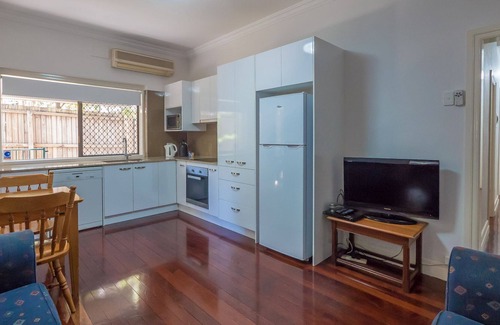 Clayfield Apartment | Superior 2-bedroom at Hampton Court Apartments