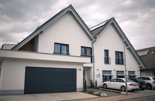 Rust Cottage | Superior-juniorsuite - mit Sep. Schlafzimmer & Balkon - Pension Yvonne - Superior