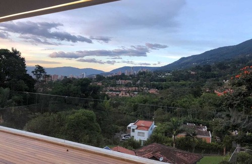Envigado Villa | SUPERLUXE Villa Grande/Pool & Jacuzzi by NOMAD GURU