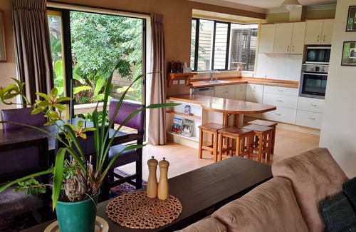 Mount Maunganui House | Surf and Sun Retreat - Mt Maunganui Holiday Home