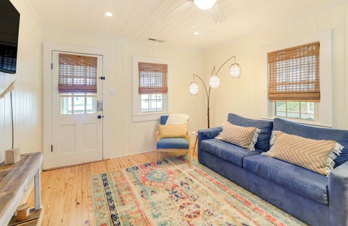 Holly Ridge Cottage | Surf City Cottage w/ Spacious Deck - 2 Mi to Beach