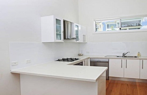 Gerroa House | Surf Mist – contemporary seaside duplex.