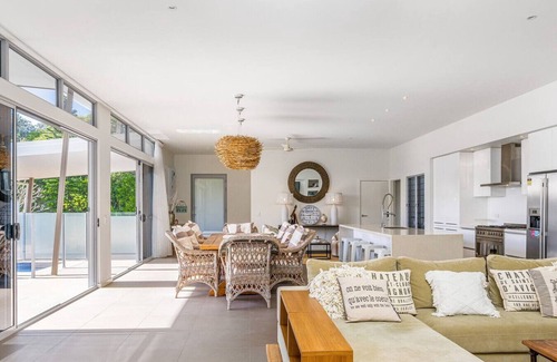 Pottsville Apartment | Surfside Beach House - Ideal Family Getaway
