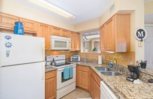 Ocean Side Village Apartment | Sussy · Ground Floor Condo · 0.5 mi to Beach