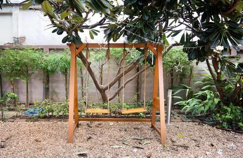 Samsen Nok Villa | Suttisan 地铁口二层独栋花园别墅 五卧室三卫