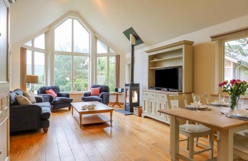Eleighwater House | Swandown, 2 Blackdown