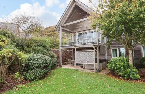 Eleighwater House | Swandown, 20 Poldon