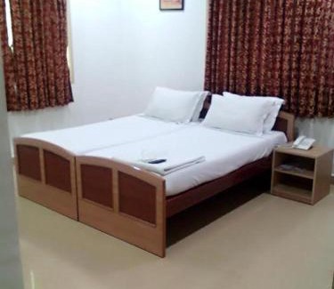Mylapore Tiruvallikk Bed & Breakfast | Swarna Sudarshan Service Apartment @ Adyar chennai