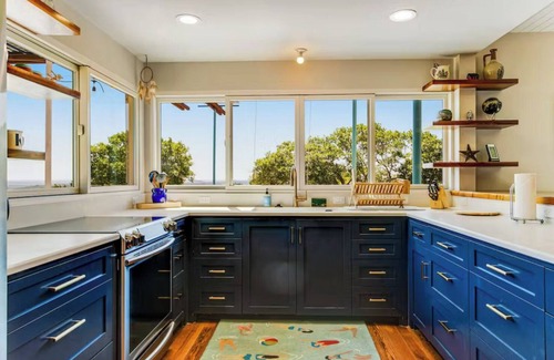 Johnson City Cabin | Sweeping Hill Country Views from "the Hilltop"