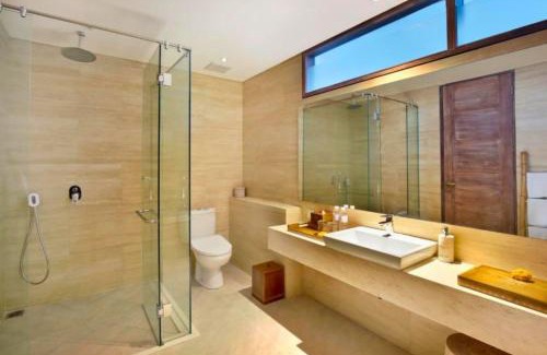 Kerobokan Villa | Sweet 3 BR Private Pool Villa Garden View ZN116
