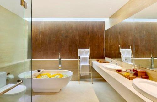 Kerobokan Villa | Sweet 3 BR Private Pool Villa Garden View ZN116