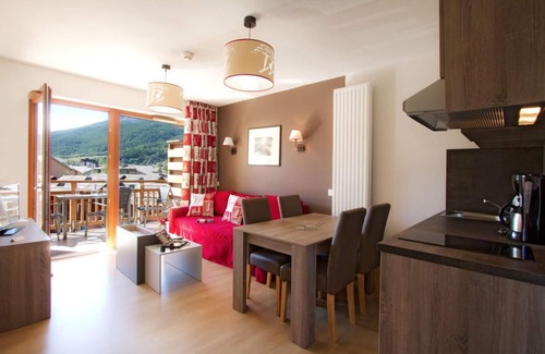 La Salle-les-Alpes Apartment | Swimming pool, parking, tv, ski locker, 29-39m², Serre Chevalier