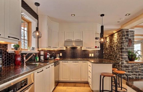 Saint-Brigitte-de-Laval House | Swiss Chalet with outdoor spa