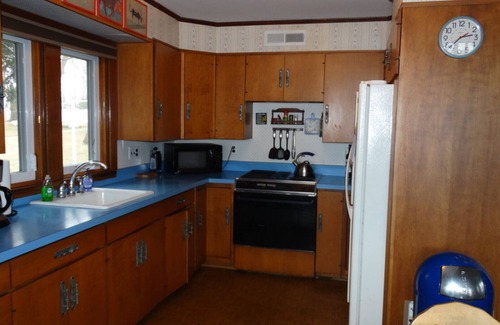 Syracuse Cottage | Syracuse Lake Front 5 Bedroom/1.5 Bath East Shore Lake Syracuse Sleeps Up To 12