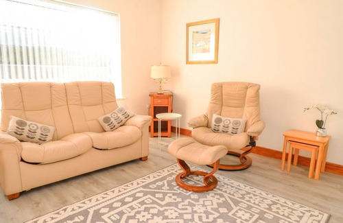 Morecambe Cottage | SYWELL BUNGALOW, with a garden in Middleton, Morecambe