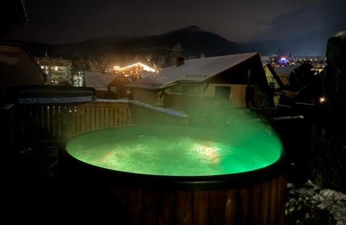 Karpacz Ski Chalet | Szafranowe Wzgórze I-Dom z parkingiem, Sauna, zew Jacuzzi