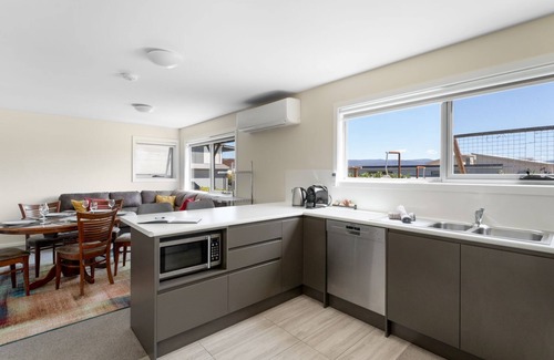 Jindabyne Apartment | T-Bar on Twynam - Modern 2BR Apartment l WiFi l Netflix l BBQ l Smart TV l Air-Con