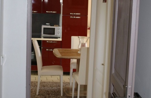 Villeneuve-les-Avignon Apartment | T2 4 km Avignon, parking, air conditioning, terrace