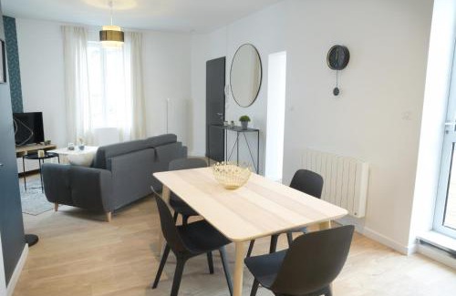 Cognac Apartment | T2 de 55m2 avec toit terrasse, hyper centre, wifi, draps, savons et serviettes fournis