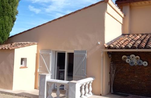 Carnoules Apartment | T2 de charme 55 m² au calme avec terrasse ombragée 40m2