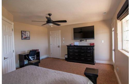 Parowan Apartment | Tacit Shadow Resort Escape Dual Suite, Gym, Coffee Bar, Hot-Tub, Free Laundry, Food Available