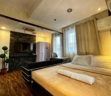 Muntinlupa Apartment | Tagaytay Vibe King Bed Suite near Alabang Muntinlupa