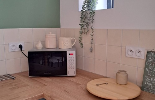 Mantilly Cottage | Take a break and unwind at this well appointed and peaceful oasis.