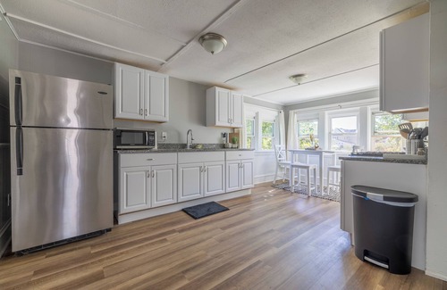 Warwick Apartment | Take in great views of the cove/marina while enjoying a meal!