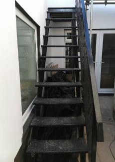 Tewkesbury Apartment | Tallets Apartment with Balcony & Parking
