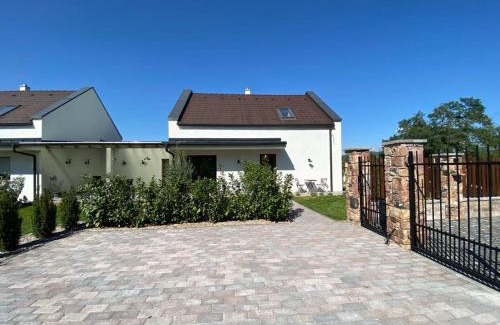 Kaptalantoti House | Tanúhegyek Káptalantóti