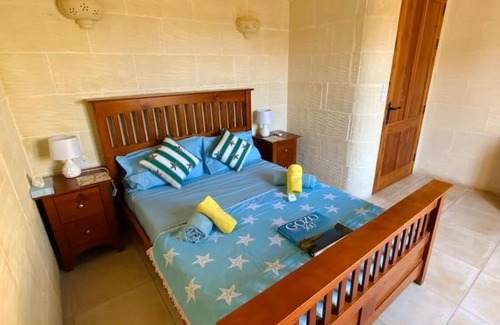 Sannat House | Tan Nanna Tropical Farmhouse with spacious pool