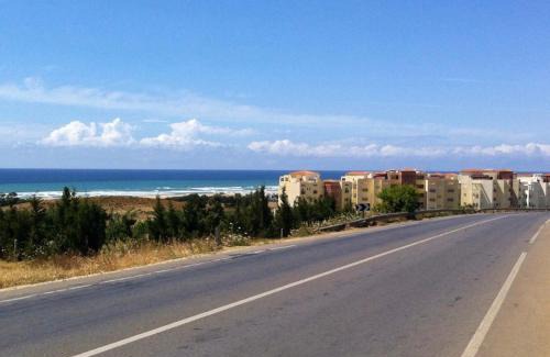 Briech Apartment | TANGER/ASILAH: APPART 50m2 FACE MER ET PISCINES, 5 PLACES, TOUT ÉQUIPÉ+WIFI+CLIM