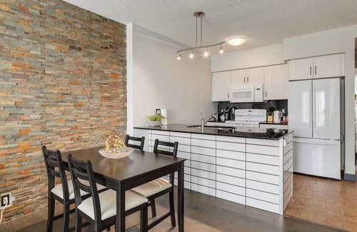 Haysboro Apartment | Tangerine, 1 BR + Den with all the Necessities!