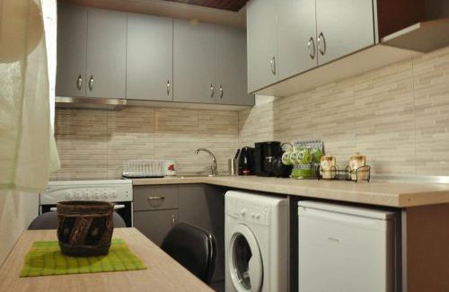 Komotini Apartment | TasoulasHome 1-μονοκατοικια με αυλη