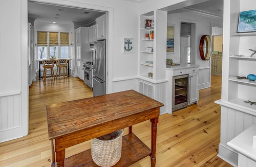 Seaside Cottage | Taste & Sea - Seaside Cottage Steps from Beach/Pools *Optional Carriage