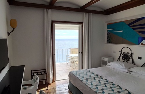 Marina del Cantone Hotel | Taverna del Capitano