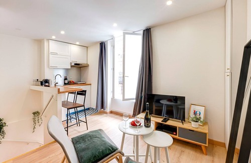 Quartier Sainte-Marguerite Apartment | TBS 206 - Contemporary and modern studio