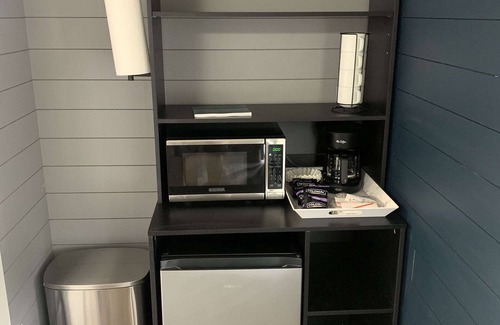 Roscommon Apartment | TeePee Room 4 - Newly Renovated