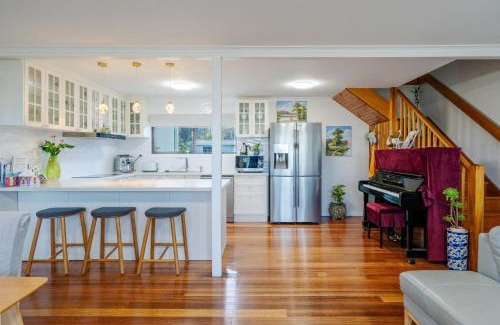 Tenby Point House | Tenby Point Waterfront Views & Tranquil Garden