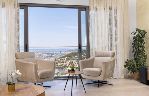 Klis Villa | Tennis, Cinema, Casino - The Mogul Mansion