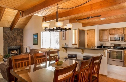 Tennis Village Condo | Tennis Village Escape with BBQ, Private Sauna & A/C
