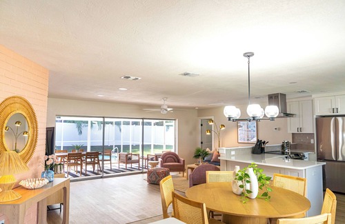 Largo House | Terrace Haven- 1 mile to beaches